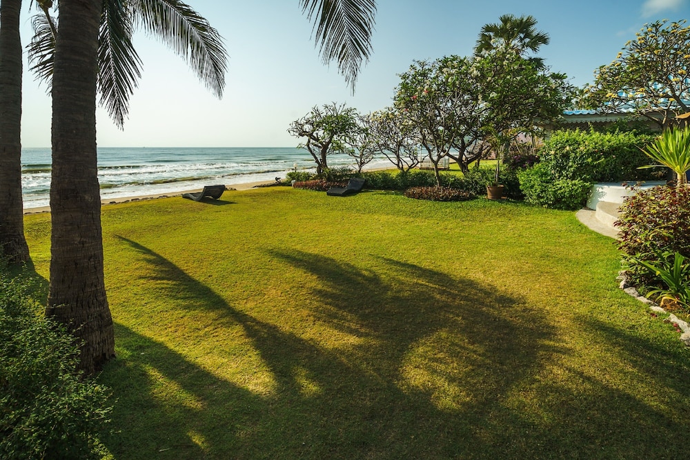 2BR Chaba Beachfront Villa - Photo 10