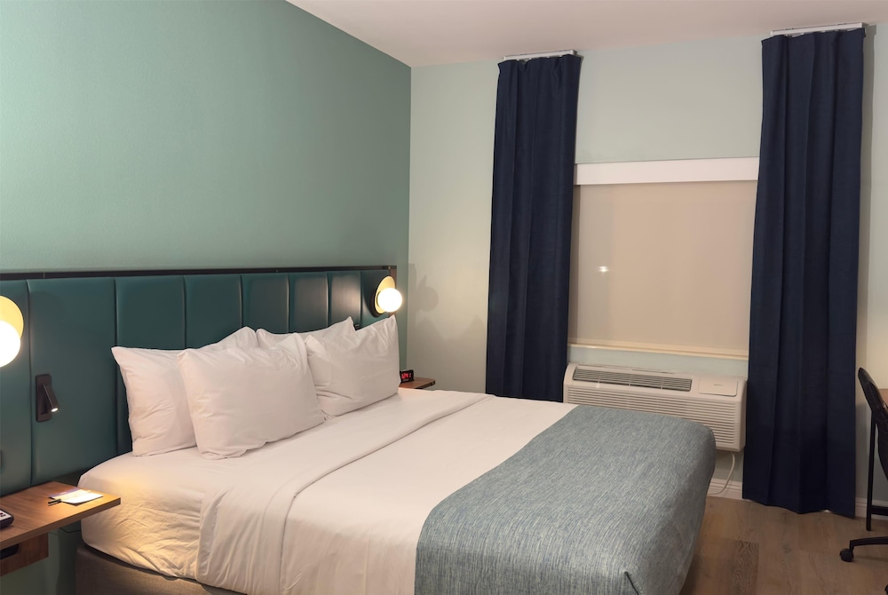 Suite, 1 King Bed, Non Smoking - Photo 4