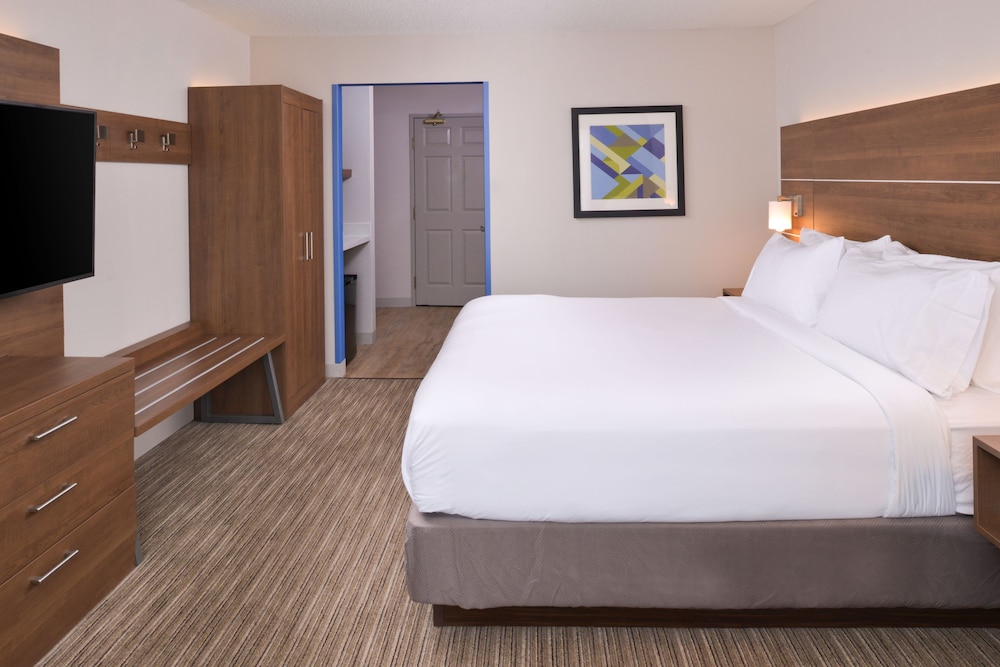 Suite, 1 King Bed, Accessible (Communications) - Photo 5