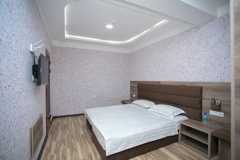 Standard Double or Twin Room - Photo 6