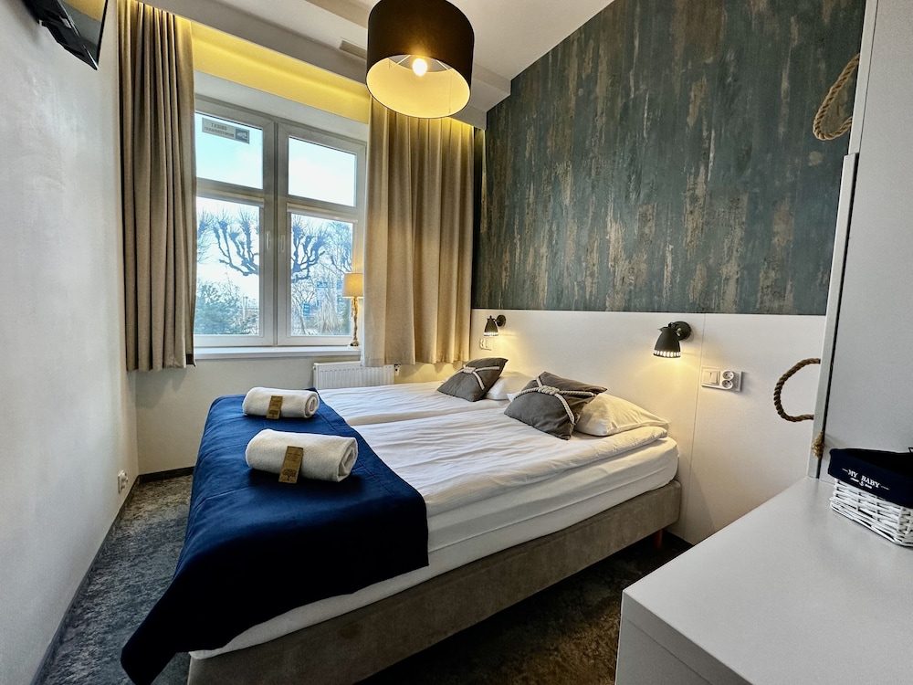 Classic Double Room thumbnail 5
