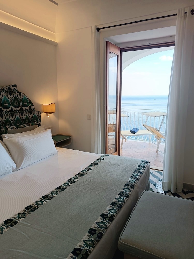 Room, 1 King Bed, Hot Tub, Sea View (Balcony)