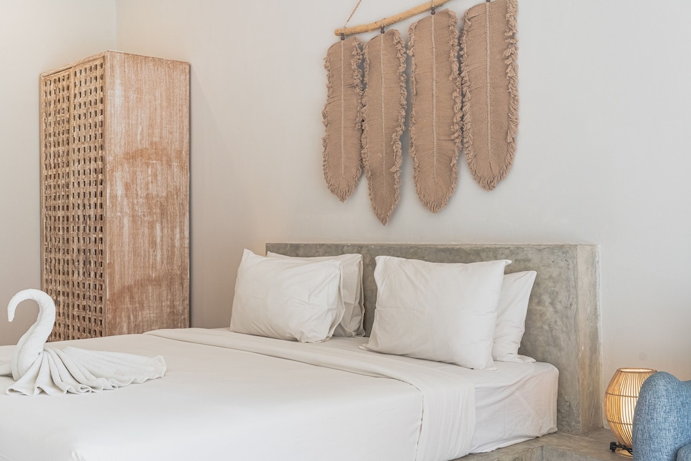 Master Bedroom - Photo 1