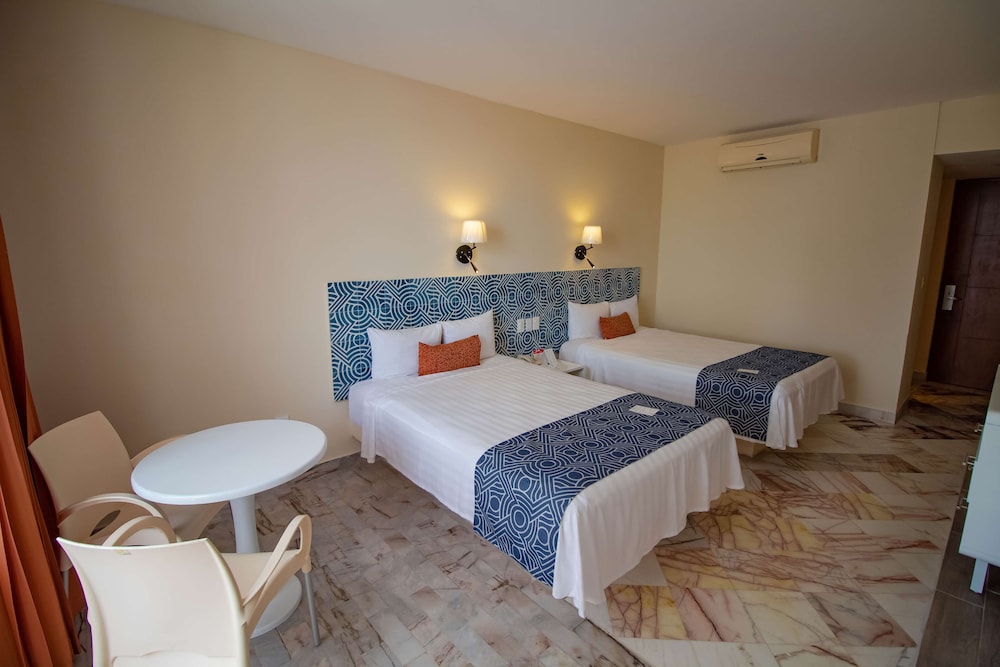 Standard Double Room, 2 Double Beds photo 3