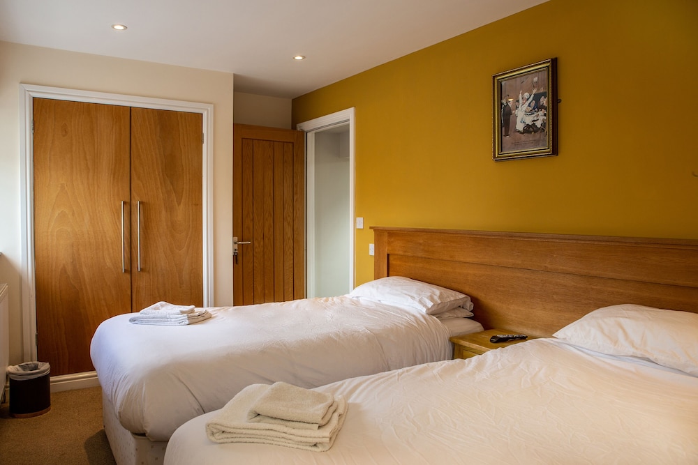 Standard Twin Room - Photo 1