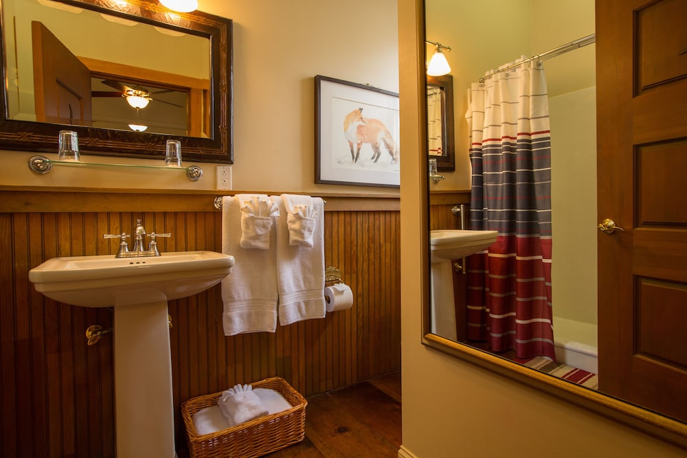 Room, Private Bathroom (#6 Opi's) photo 2
