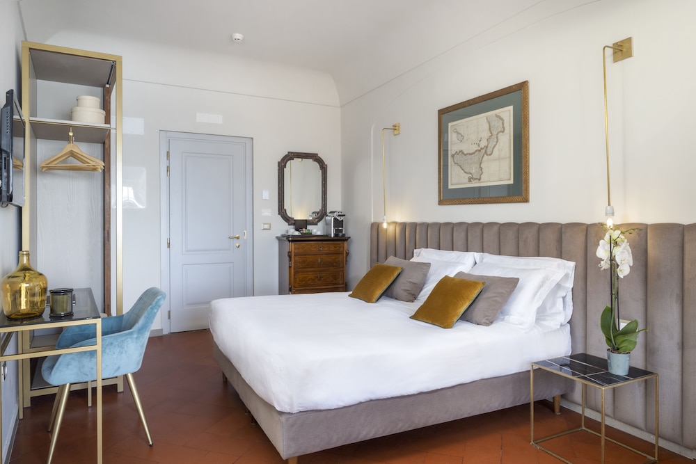 Deluxe Room, Sea View (Sea and Etna View  Multiple Beds) - Photo 3