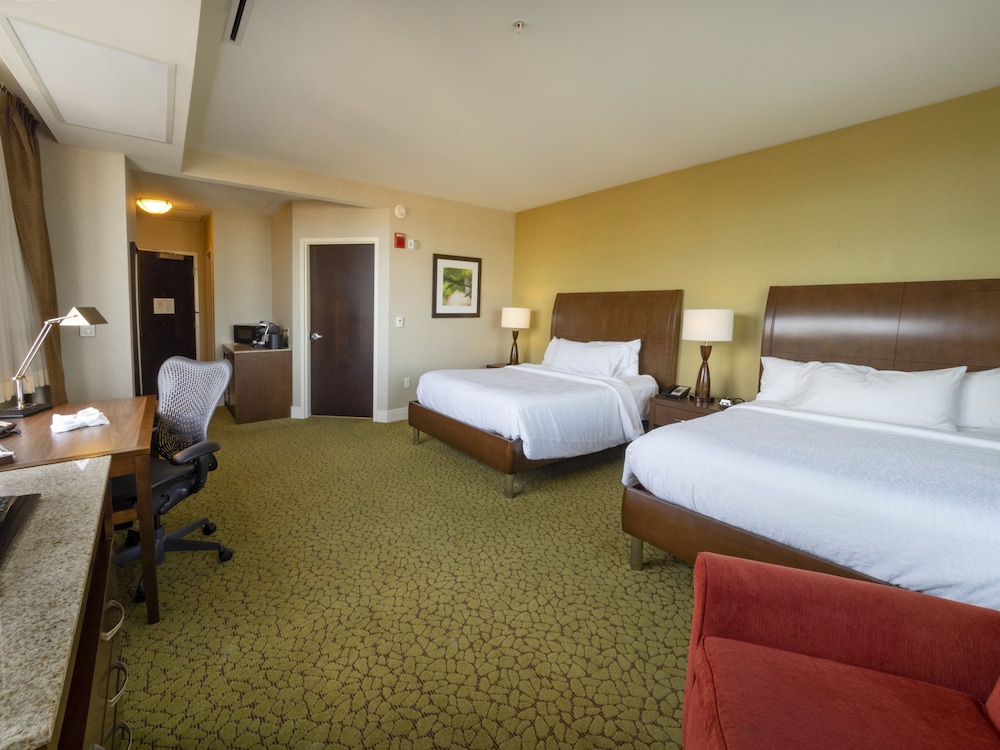 Deluxe Suite, 2 Queen Beds, Non Smoking, City View (2 Queen Beds & Sofa Bed) photo 2