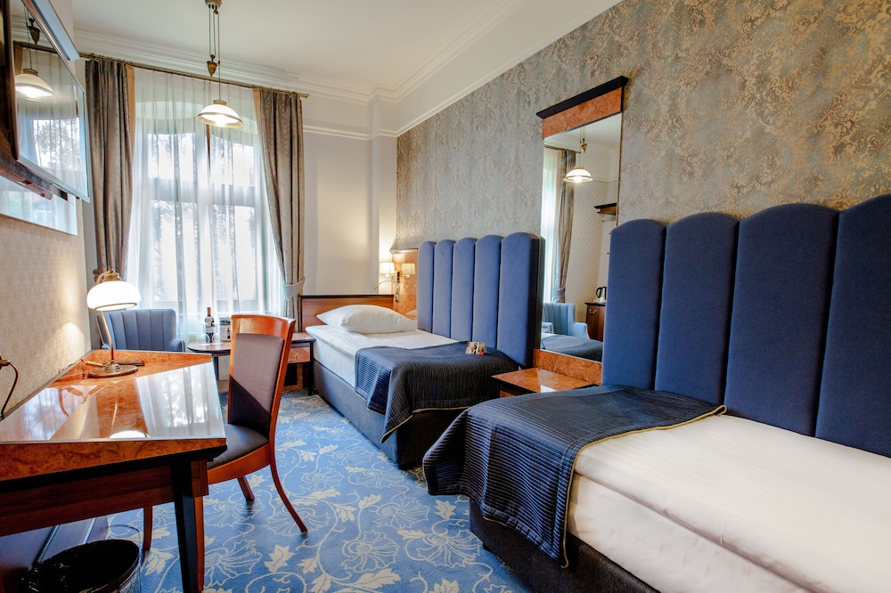 Business Twin Room - Photo 1