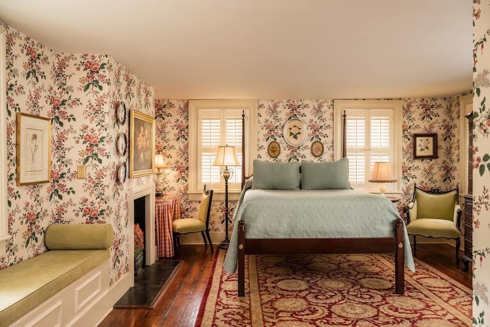 Carriage House Queen photo 1