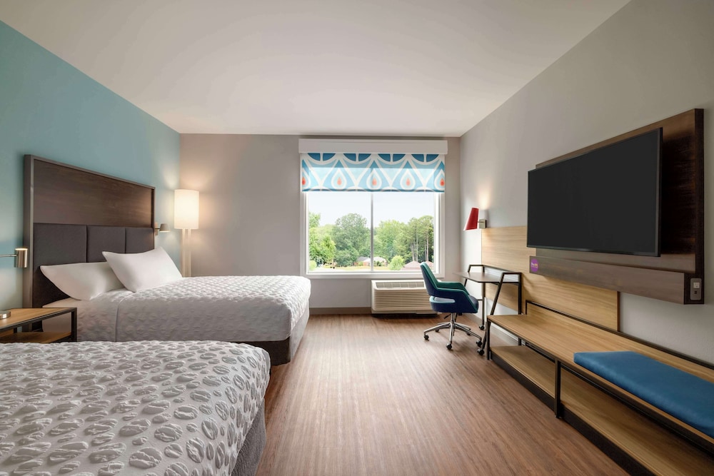 Room, 2 Queen Beds, Accessible, Bathtub - Photo 2