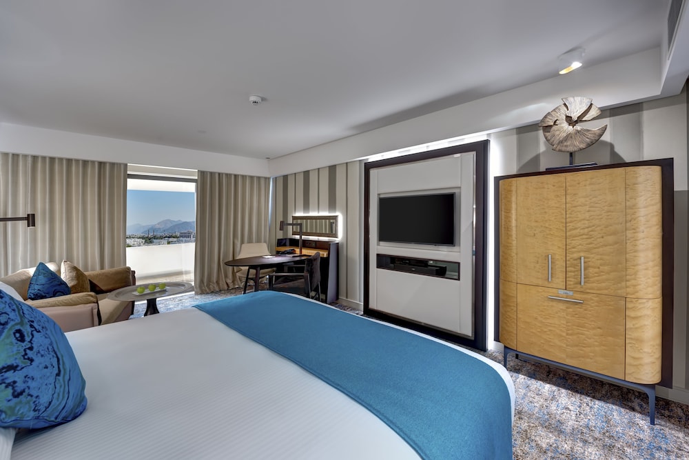 Club Room, 1 King Bed, Balcony, City View (Club Lounge Access) - Photo 2