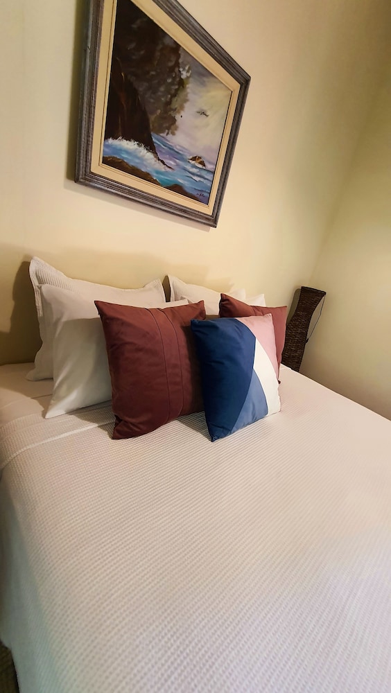 Comfort Suite, Ensuite, Partial Lake View photo 3