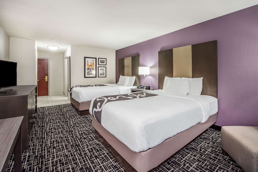 Room, 2 Queen Beds, Accessible, Non Smoking (Mobility Accessible) - Photo 1