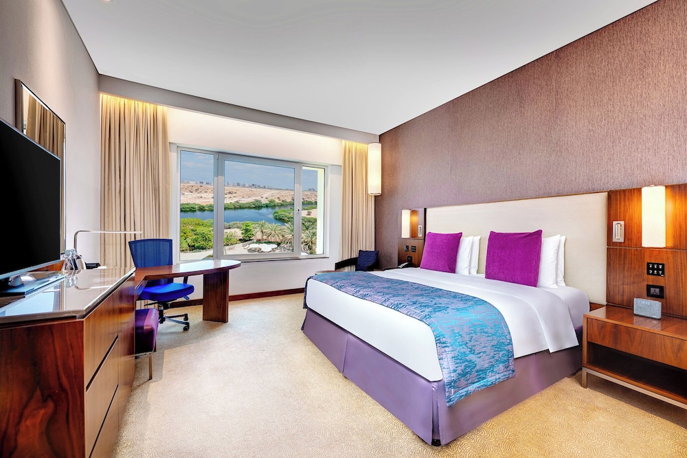 Standard Room, 1 King Bed, Garden View photo 1