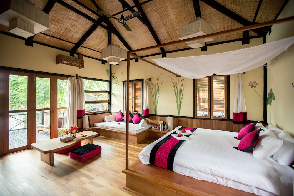Traditional Villa, Lake View photo 1