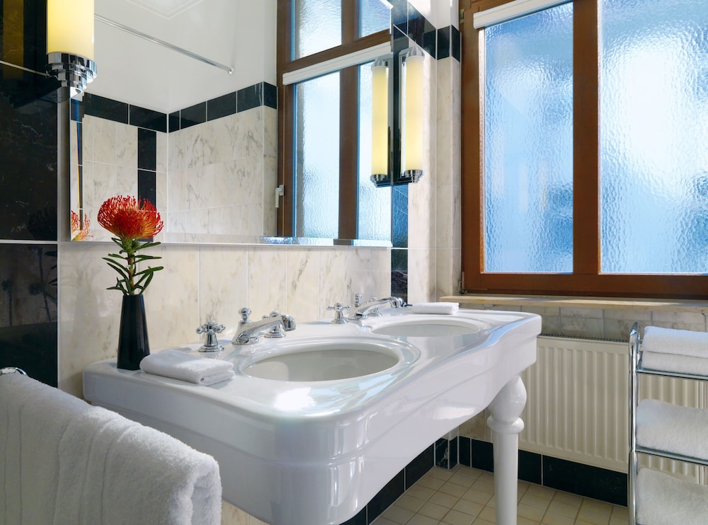 Grand Room, 1 King Bed, City View