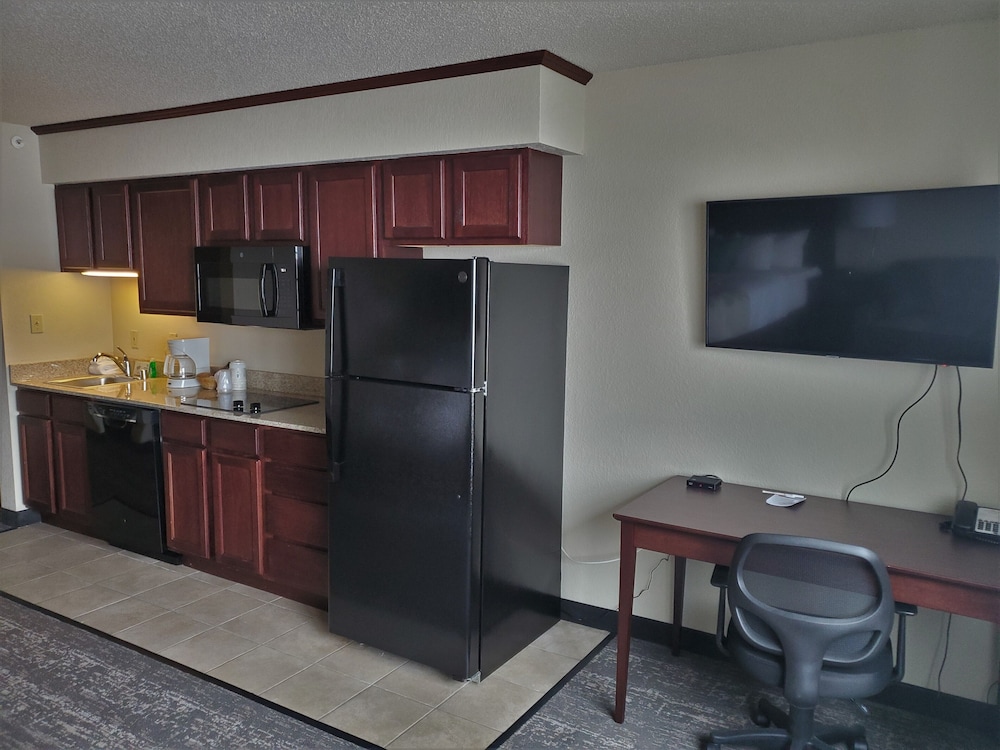 Suite, Queen Bed with Sofa Bed, Non Smoking - Photo 3