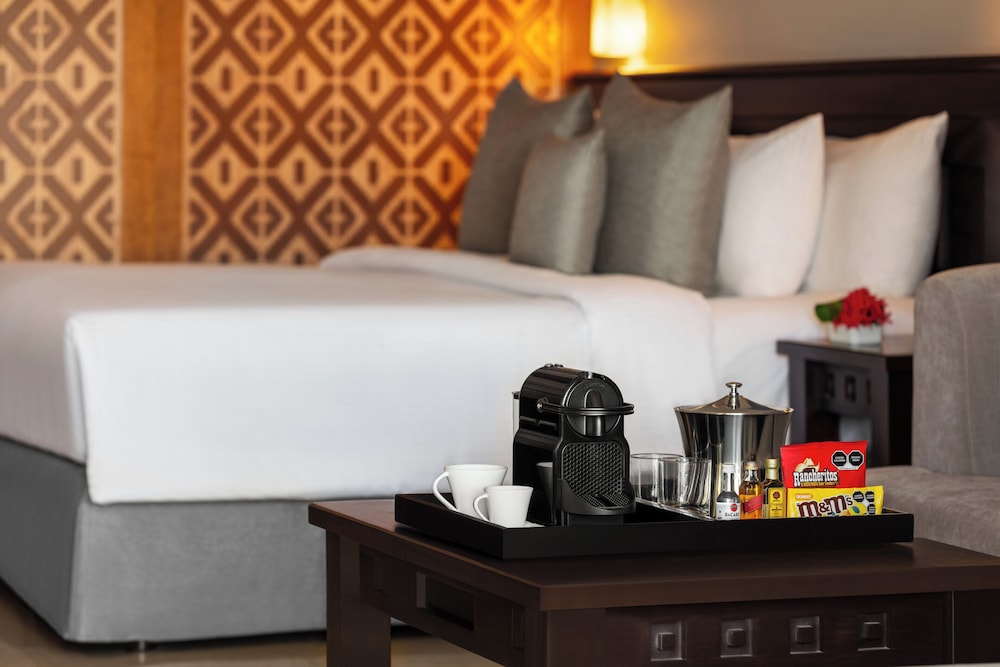 Junior Suite, 1 King Bed, Ocean View photo 2