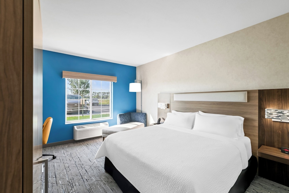 Standard Room, 1 King Bed - Photo 3