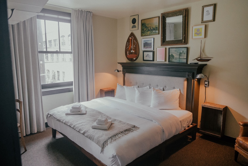 Basic Room, Multiple Beds, Shared Bathroom (Small Bunk Room with Shared Bath)