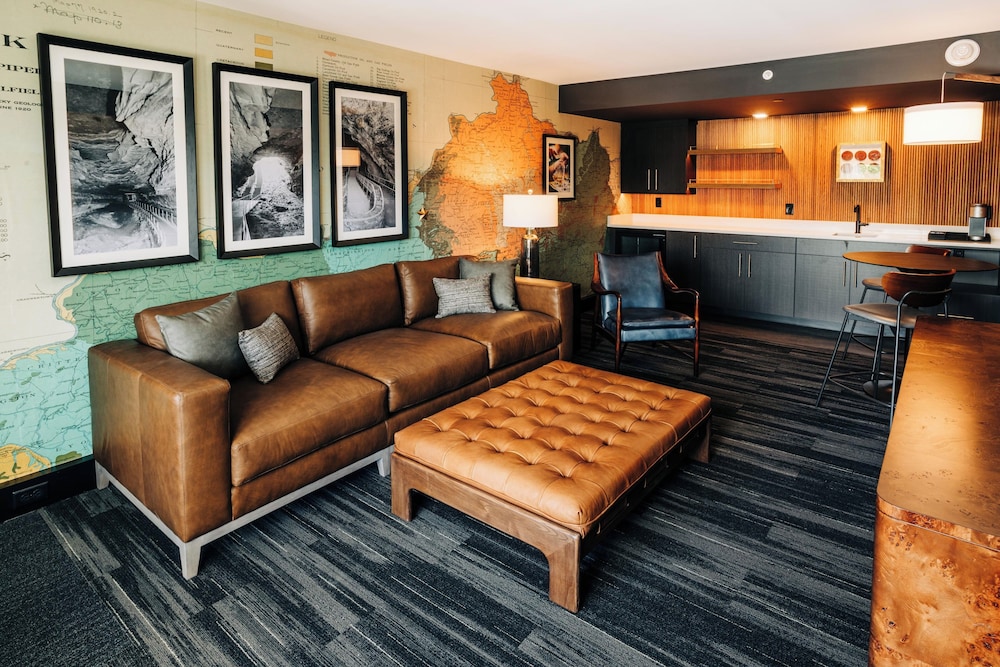 Suite, 1 King Bed (Limestone Suite)