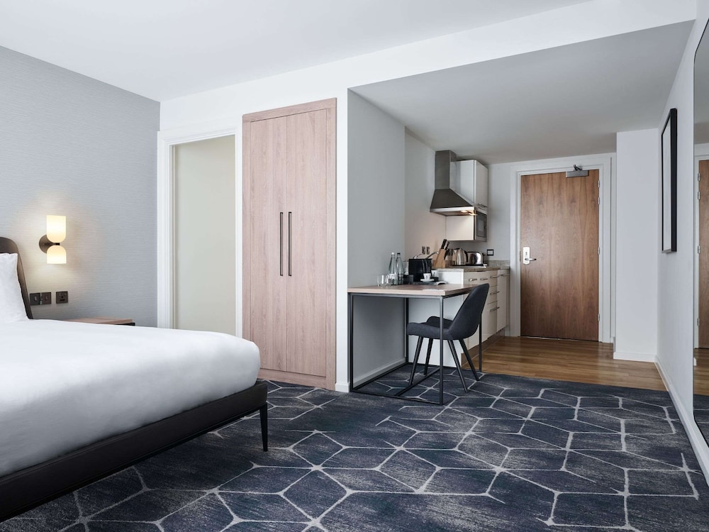 Deluxe Studio, 1 King Bed photo 2