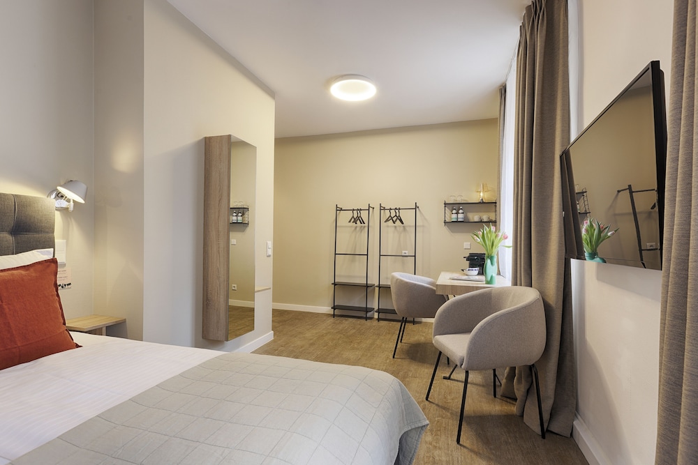 Classic Double Room, Mobility Accessible - Photo 3