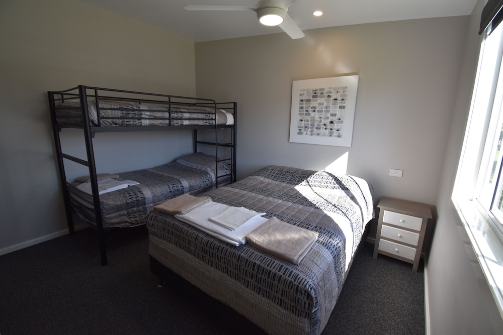 Luxury Apartment, 2 Bedrooms, Poolside (Unit 8) photo 2