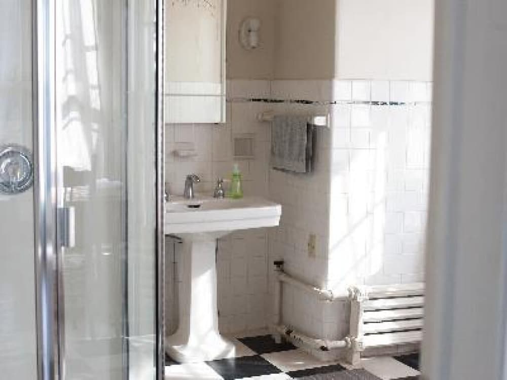 Standard Single Room, Private Bathroom (Meadow View Suite) photo 2