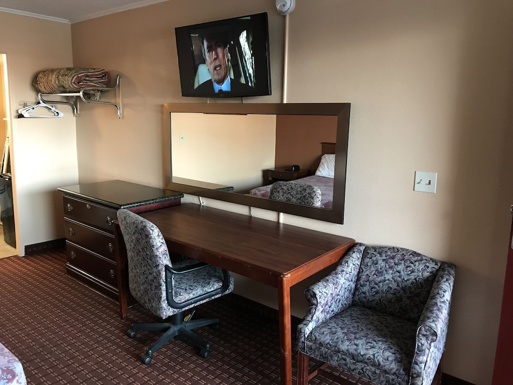 Basic Double Room, 2 Double Beds, Non Smoking photo 3