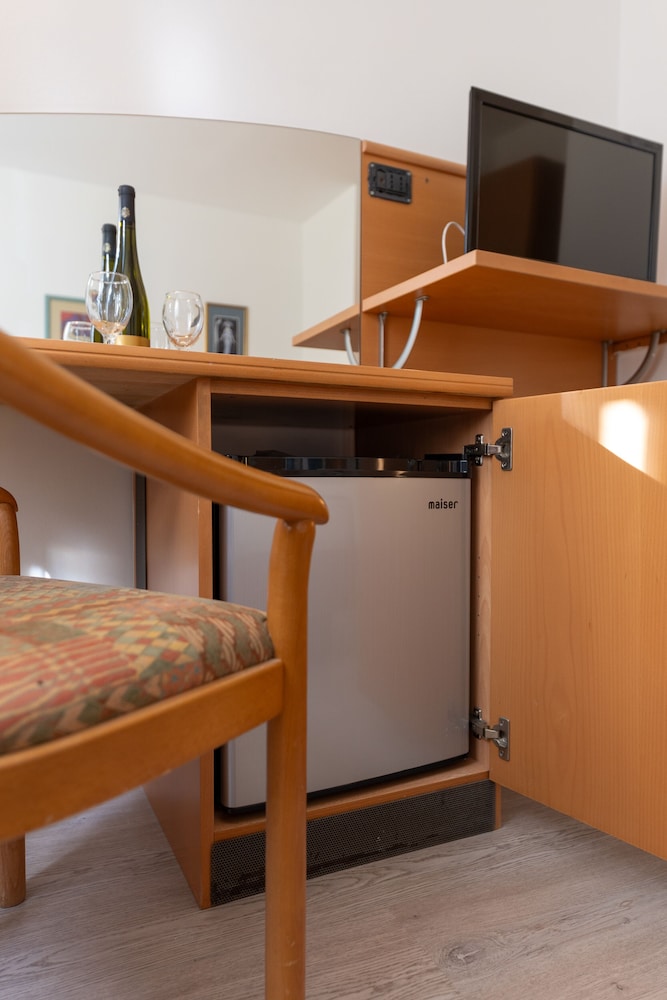 Standard Room, 2 Twin Beds - Photo 11