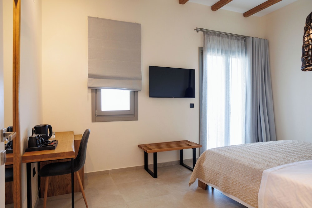 Deluxe Suite, Sea View - Photo 2