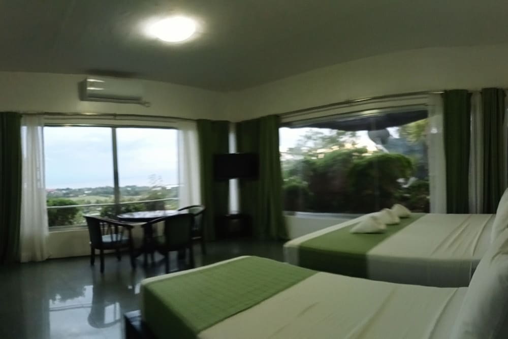 Family Room - Photo 2