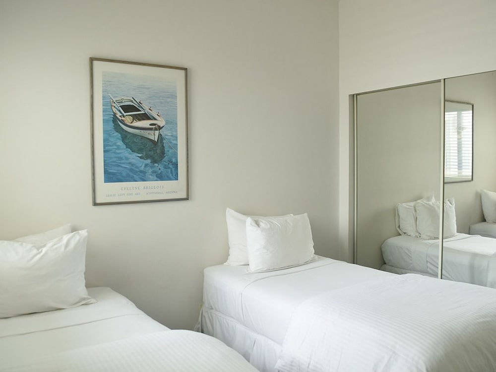 2 Bedroom Poolside Lower