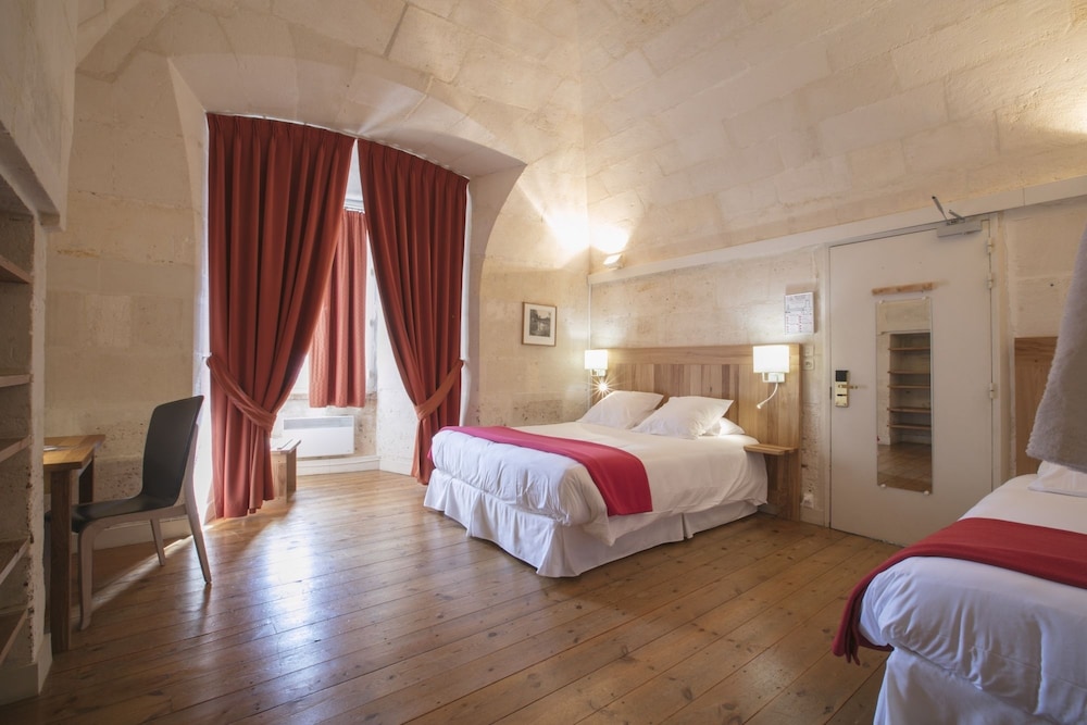 Standard Triple Room, Shared Bathroom photo 3