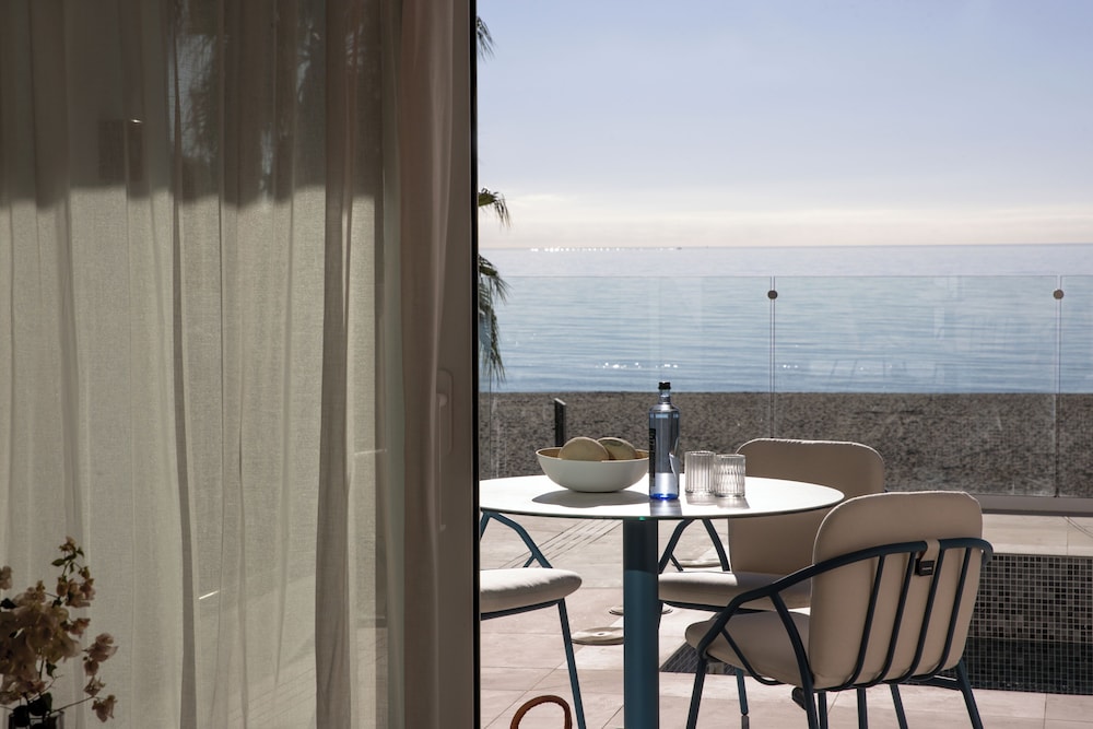 Sea View Suite with Shared Pool