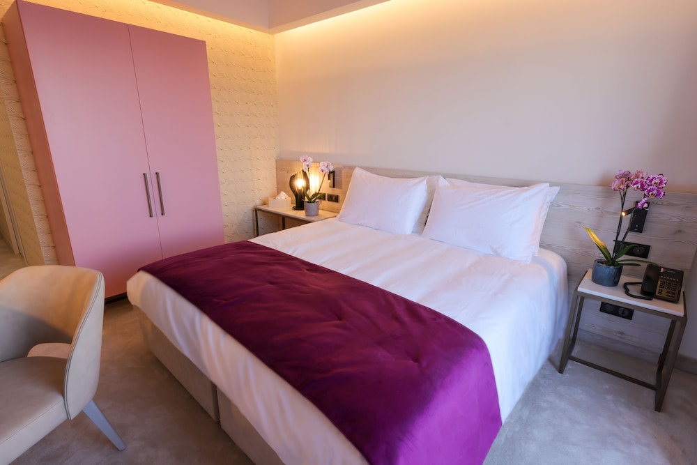 Deluxe Room - Photo 4