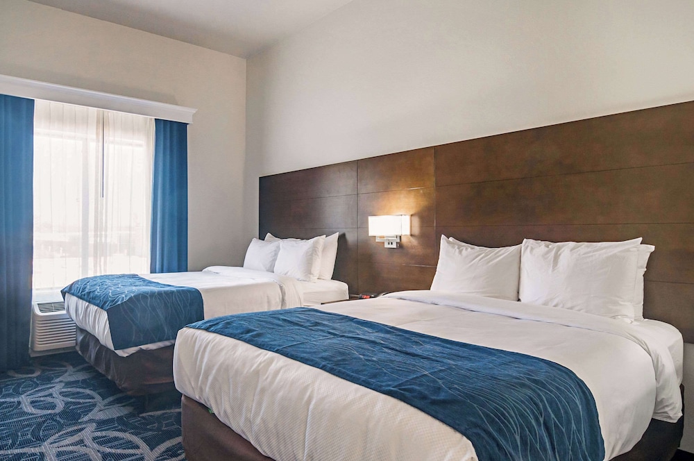 Suite, Multiple Beds, Accessible, Non Smoking (Upgrade) photo 1