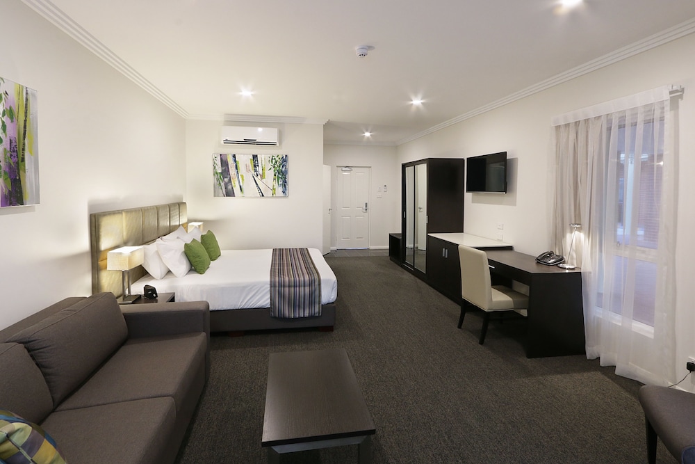 Room, 2 Twin Beds (With Sofabed) photo 3