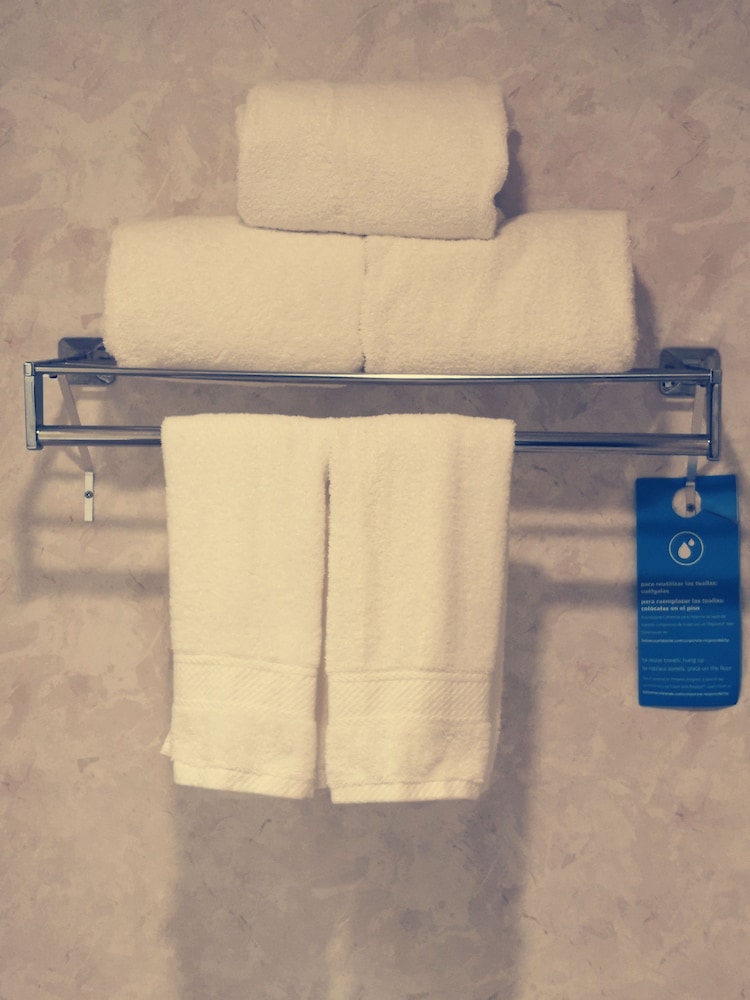 Deluxe Room, 1 King Bed, Non Smoking - Photo 6
