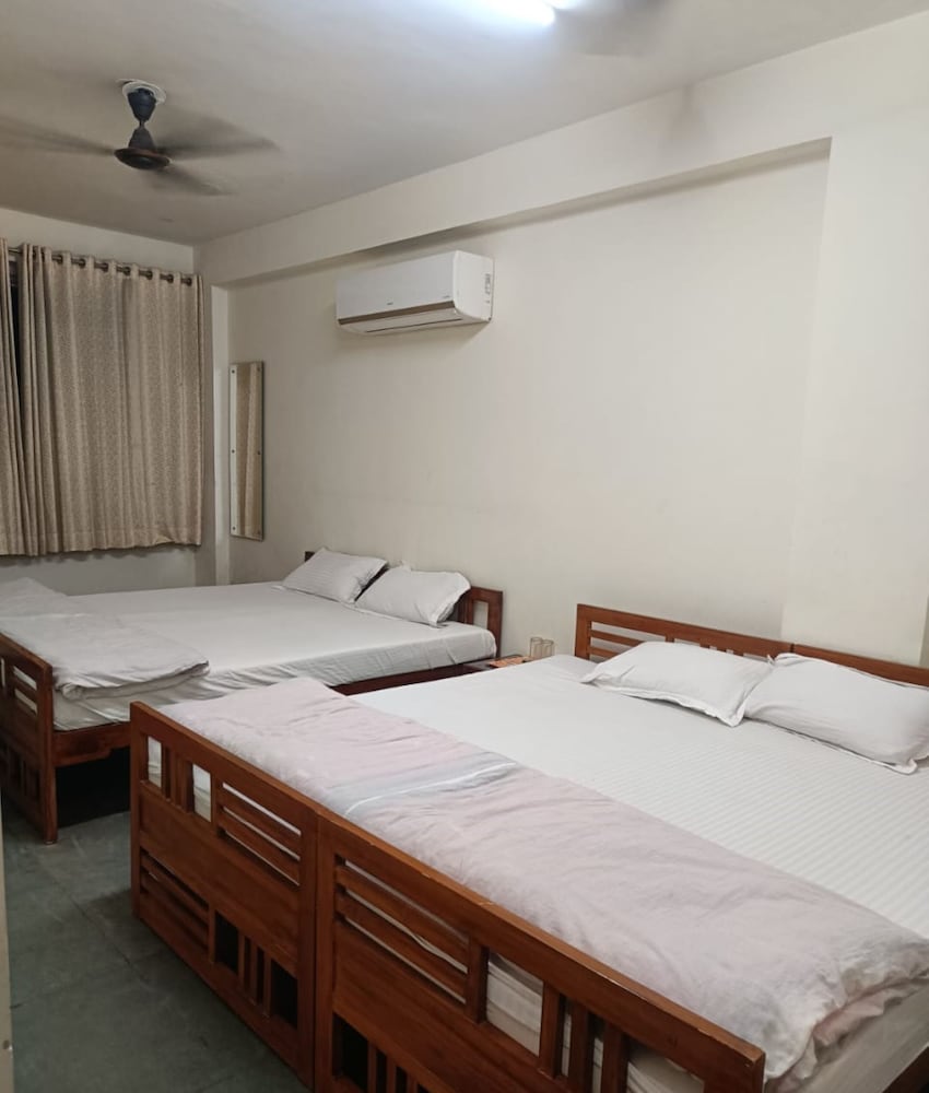 Deluxe Quadruple Room, City View