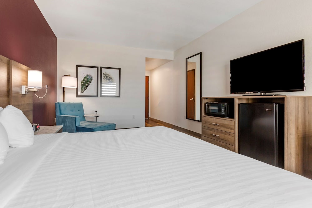 Family Suite, Multiple Beds, Accessible, Bathtub photo 3