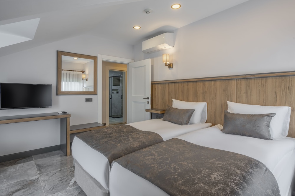 Junior Suite, Multiple Beds