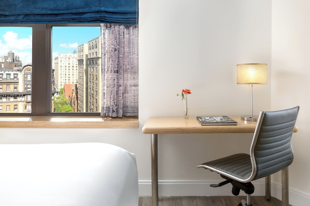 Standard Room, 1 Queen Bed
