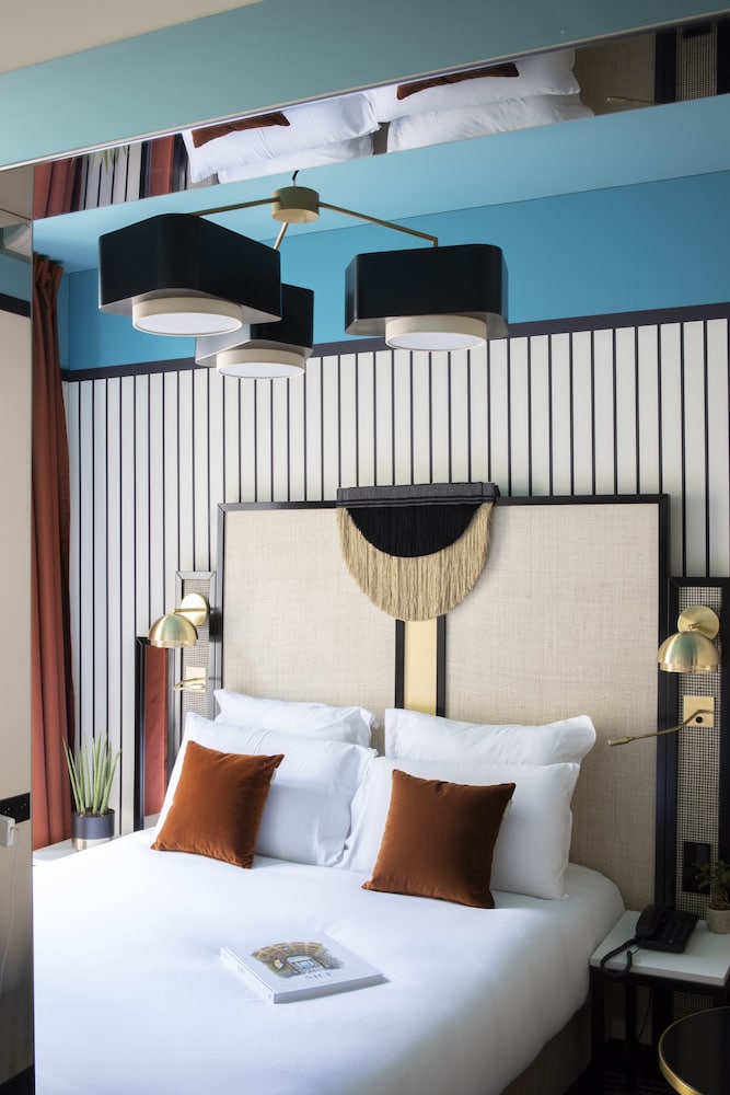 Superior Room, 1 Queen Bed, Non Smoking (with Single Sofabed) - Photo 5