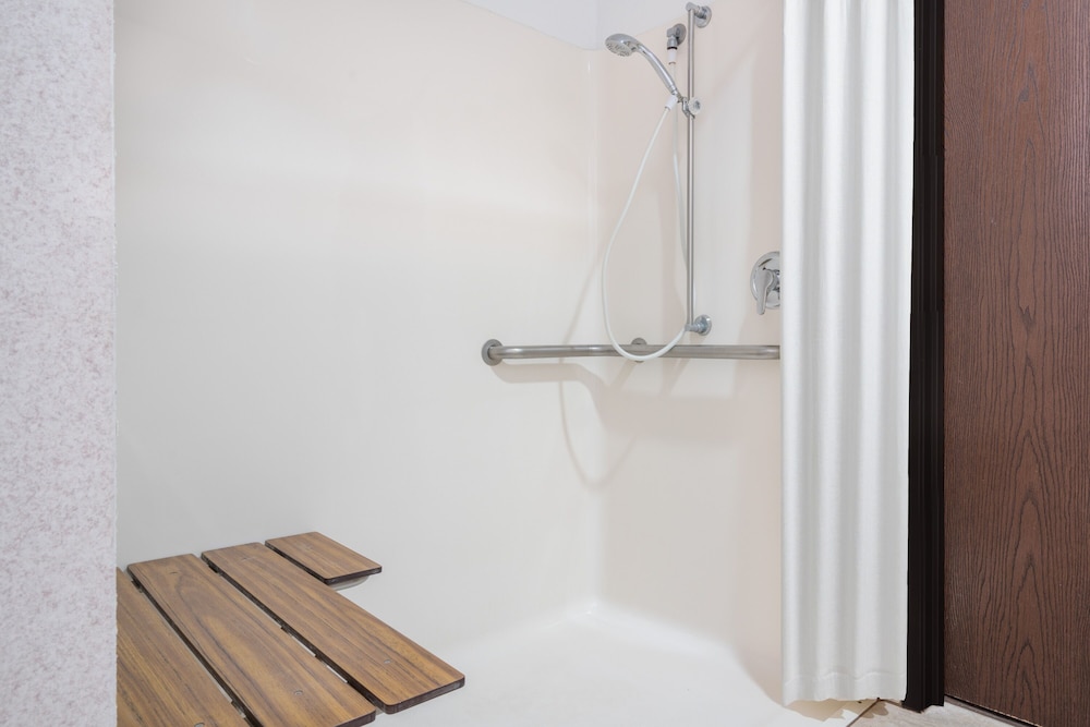 Room, 2 Queen Beds, Accessible, Non Smoking (Mobility Accessible) - Photo 7