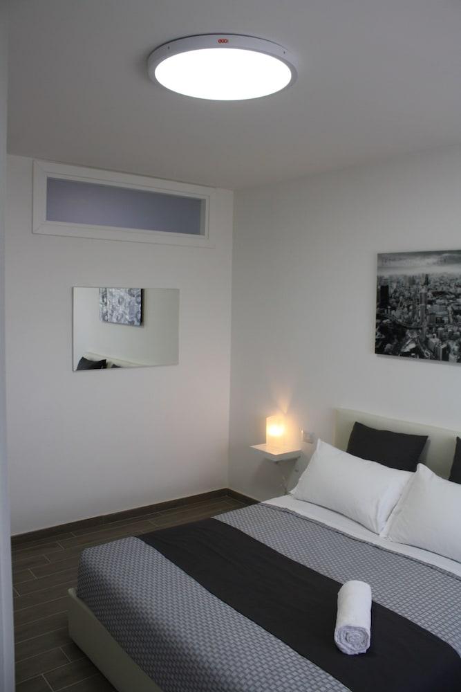 Room, 1 King Bed, Balcony (King)