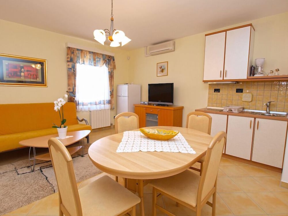Romantic Apartment, 1 Bedroom, Kitchenette, Garden Area photo 2