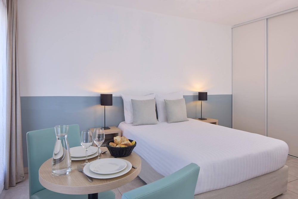 Standard Room, 1 Queen Bed, Non Smoking
